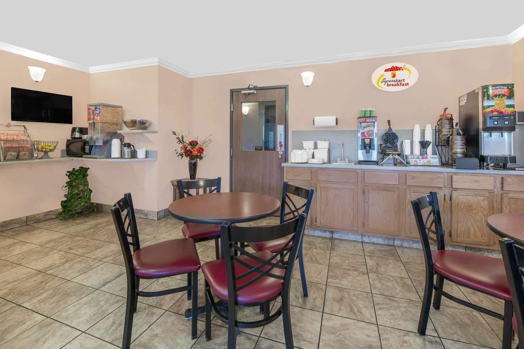 Super 8 By Wyndham Dalhart Motel Exterior photo